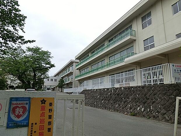 小学校 1900m 秦野市立北小学校