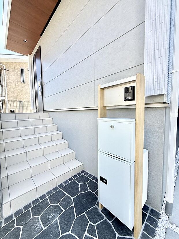 1号棟  ■ シンプルで美しく、住まいの第一印象を彩る玄関です