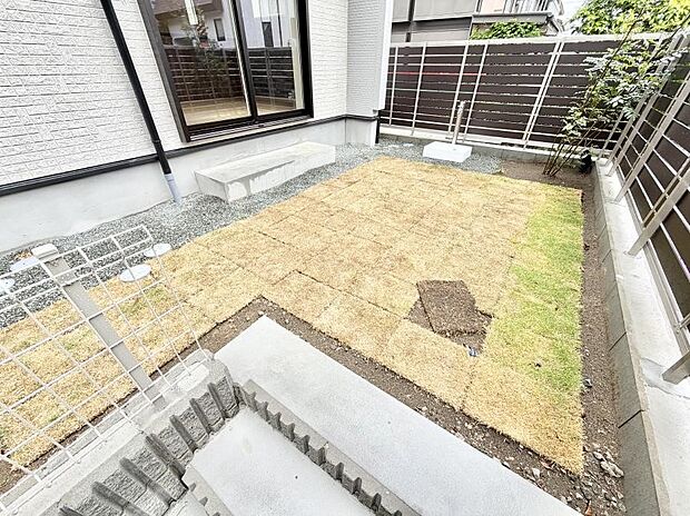 ■季節の移ろいを感じられる、落ち着いた雰囲気の屋外空間