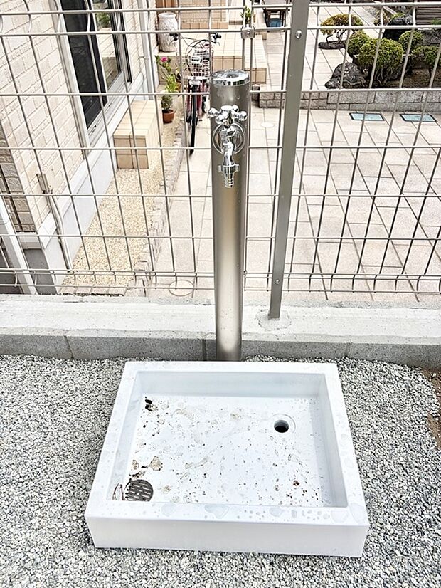 ■ガーデニングや洗車などの際に大活躍な屋外立水栓