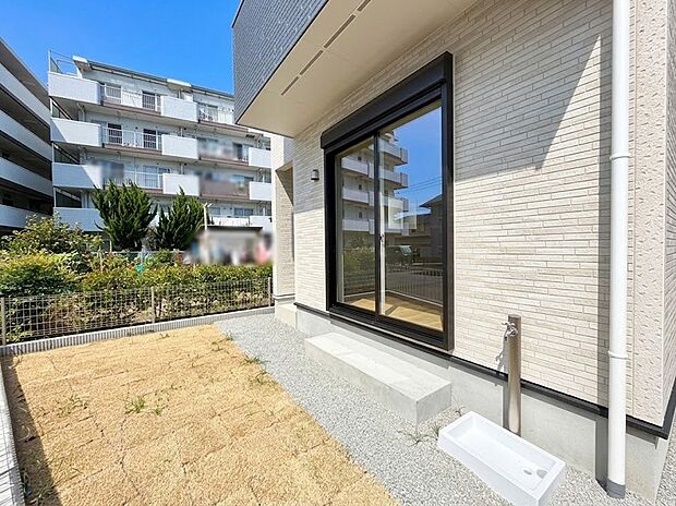 1号棟  ■季節の移ろいを感じられる、落ち着いた雰囲気の屋外空間