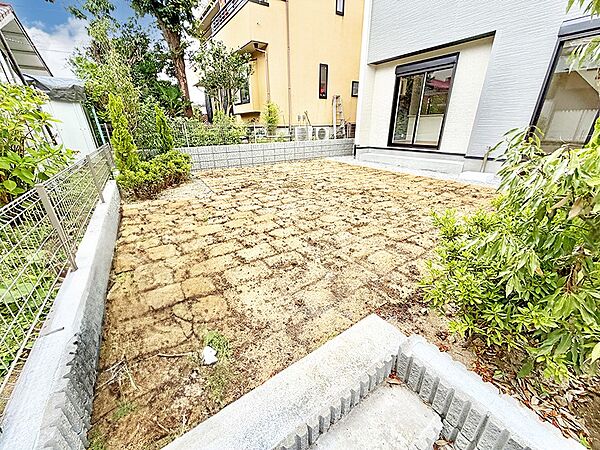■季節の移ろいを感じられる、落ち着いた雰囲気の屋外空間