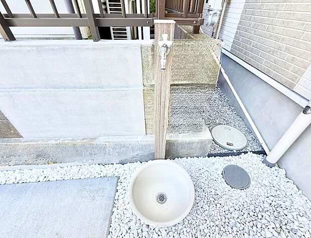 1号棟 ■外水栓付きで庭作業や洗車に便利です