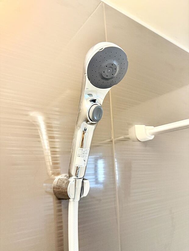 ■手元で簡単に止水できるため、水の無駄遣いを減らすことができます。