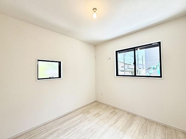 2号棟 ■落ち着いた色合いのお部屋で穏やかな時間を楽しめます
