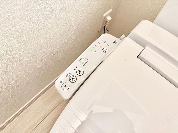 ■温水洗浄で快適、清潔感が保たれるシャワートイレ