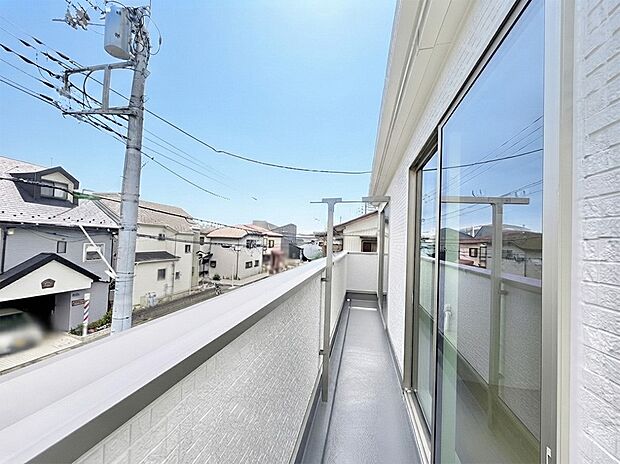 1号棟 ■ 季節の移ろいを感じられる開放的な空間です