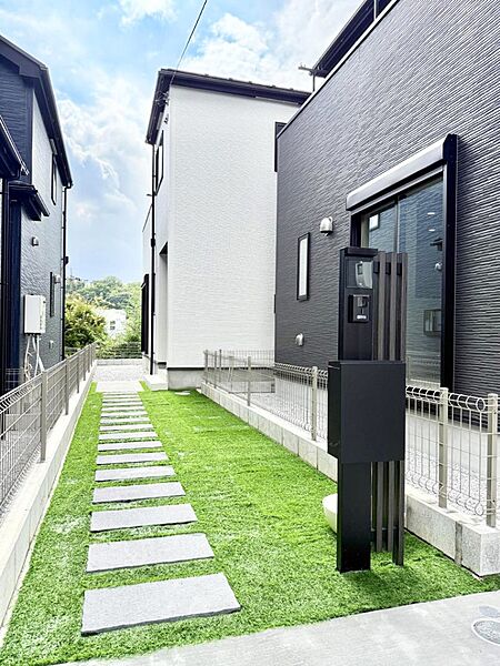 2号棟  ■ シンプルで美しく、住まいの第一印象を彩る玄関です
