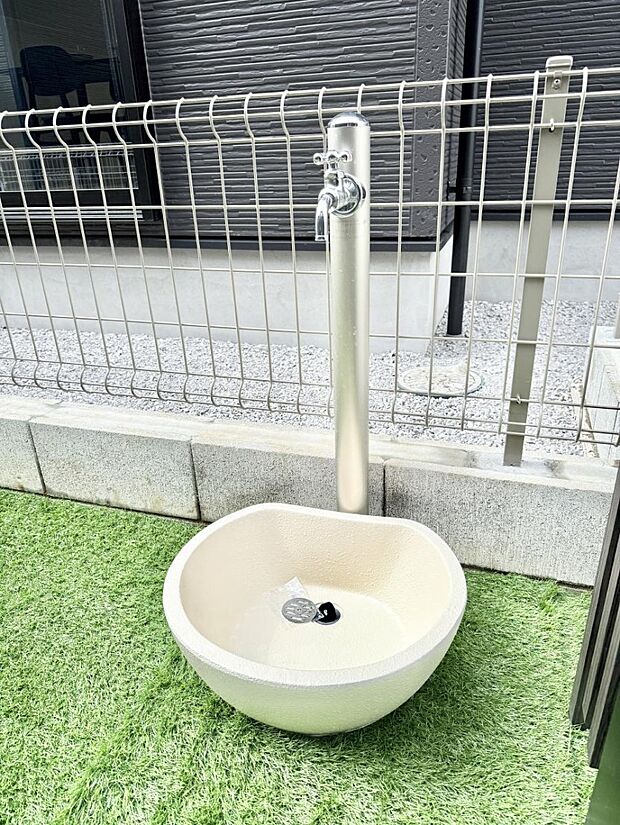 2号棟 ■ガーデニングや洗車などの際に大活躍な屋外立水栓