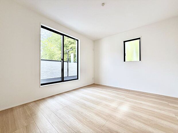 7号棟 ■落ち着いた色合いのお部屋で穏やかな時間を楽しめます