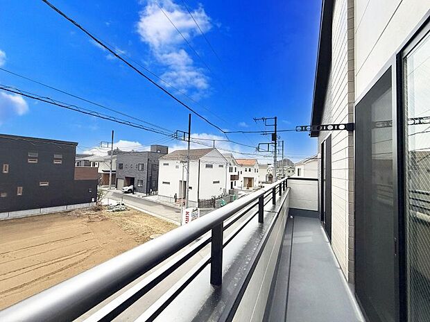 2号棟 ■ 季節の移ろいを感じられる開放的な空間です