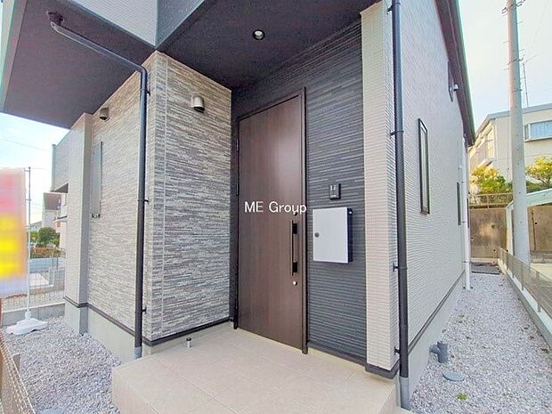 1号棟 ■ シンプルで美しく、住まいの第一印象を彩る玄関です