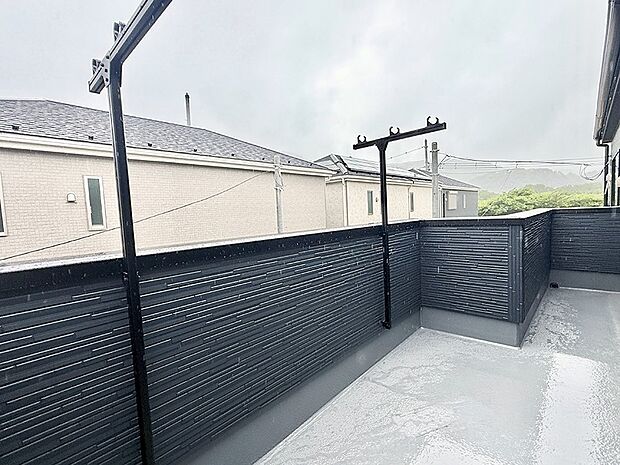 2号棟 ■ 季節の移ろいを感じられる開放的な空間です