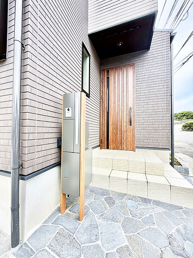 1号棟 ■ 心地よい暮らしへとつながる、温かい玄関