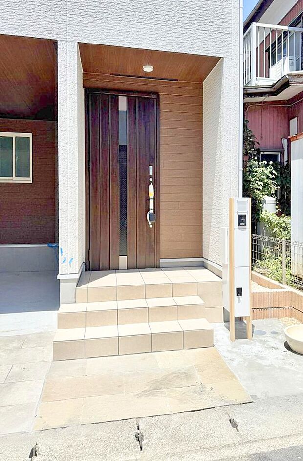 1号棟 ■ シンプルで美しく、住まいの第一印象を彩る玄関です