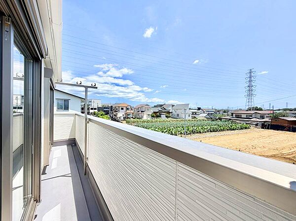 3号棟  ■ 季節の移ろいを感じられる開放的な空間です