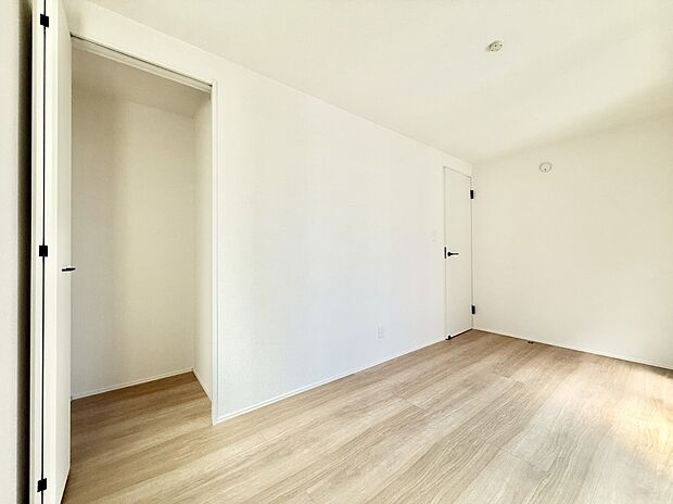 1号棟 ■落ち着いた色合いのお部屋で穏やかな時間を楽しめます