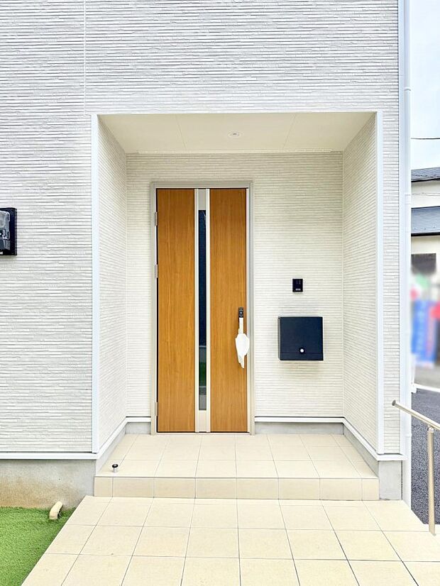 2号棟 ■ シンプルで美しく、住まいの第一印象を彩る玄関です