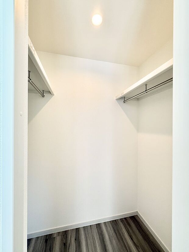 2号棟 ■季節の洋服も、思い出の小物もすっきり収納できるウォークインクローゼット付