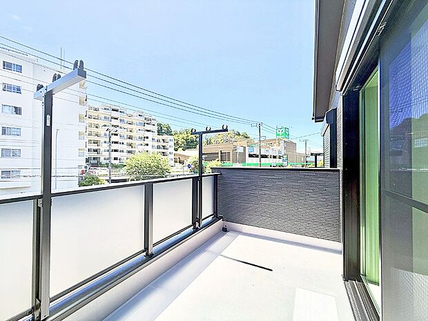 2号棟 ■ 季節の移ろいを感じられる開放的な空間です