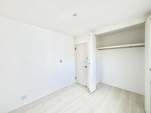 1号棟 ■落ち着いた色合いのお部屋で穏やかな時間を楽しめます