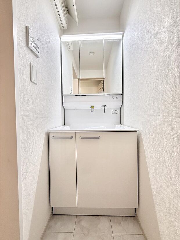 C号棟 ■明るい洗面所は毎朝の歯磨きも楽しくできちゃいそうです♪