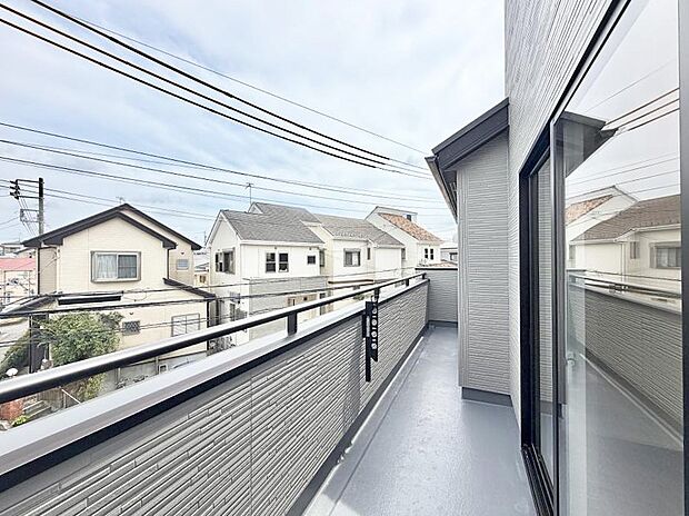 3号棟 ■ 季節の移ろいを感じられる開放的な空間です