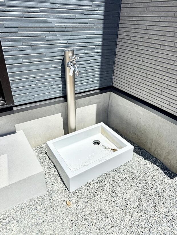 1号棟  ■ガーデニングや洗車などの際に大活躍な屋外立水栓  