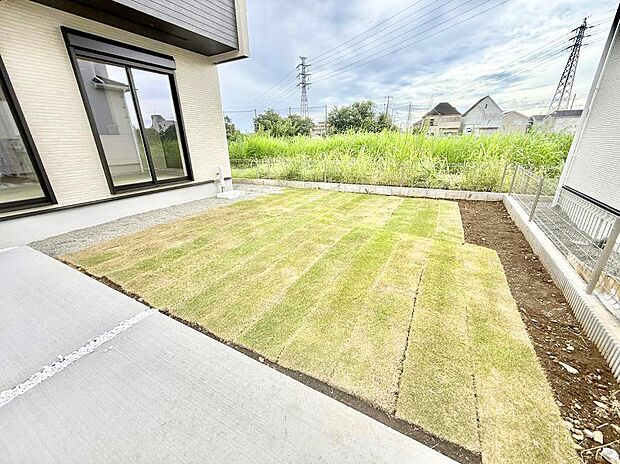 1号棟 ■季節の移ろいを感じられる、落ち着いた雰囲気の屋外空間