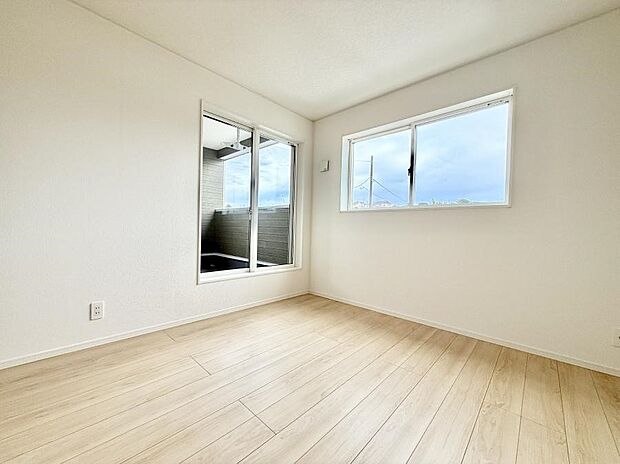 2号棟 ■落ち着いた色合いのお部屋で穏やかな時間を楽しめます