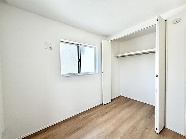 4号棟 ■落ち着いた色合いのお部屋で穏やかな時間を楽しめます