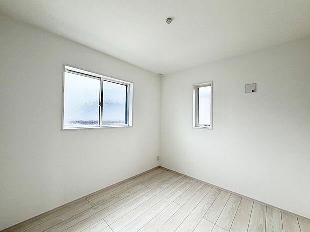 2号棟 ■落ち着いた色合いのお部屋で穏やかな時間を楽しめます