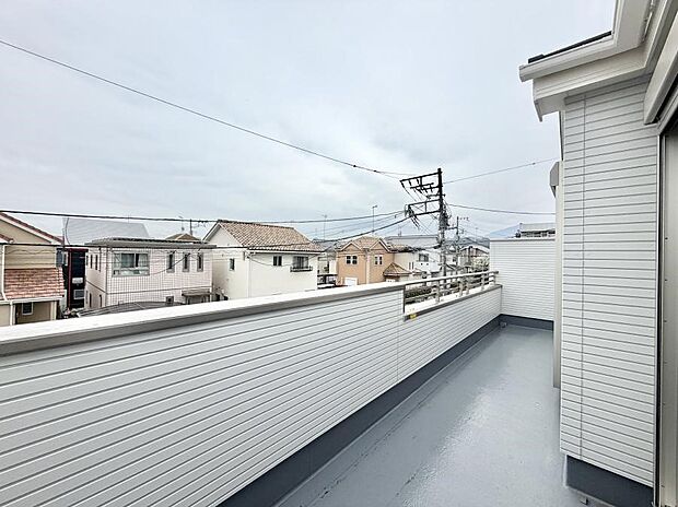 3号棟 ■ 季節の移ろいを感じられる開放的な空間です
