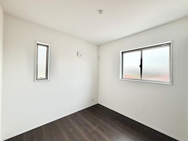 3号棟 ■落ち着いた色合いのお部屋で穏やかな時間を楽しめます