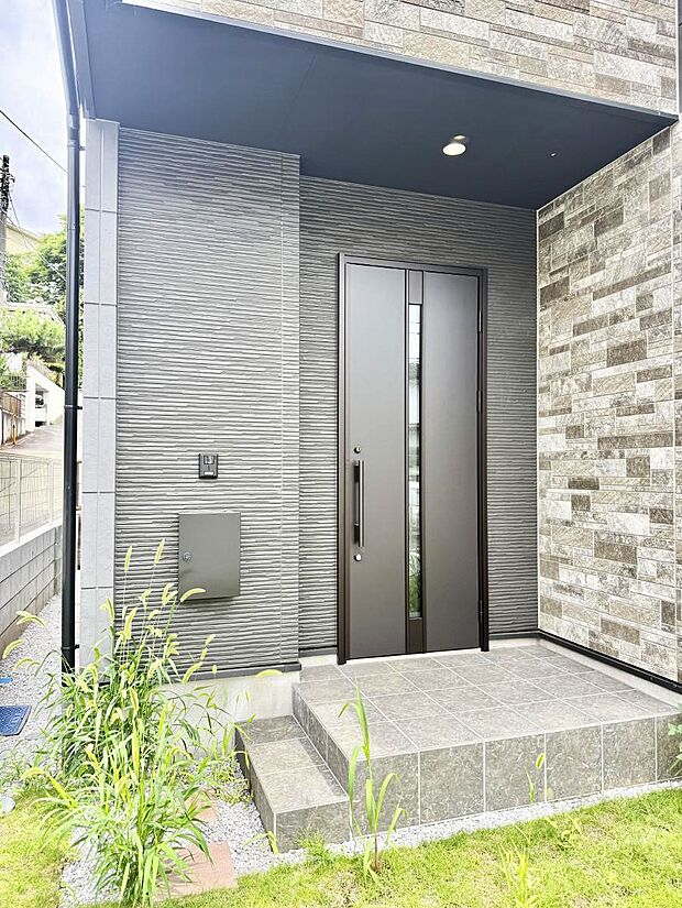 1号棟  ■ シンプルで美しく、住まいの第一印象を彩る玄関です