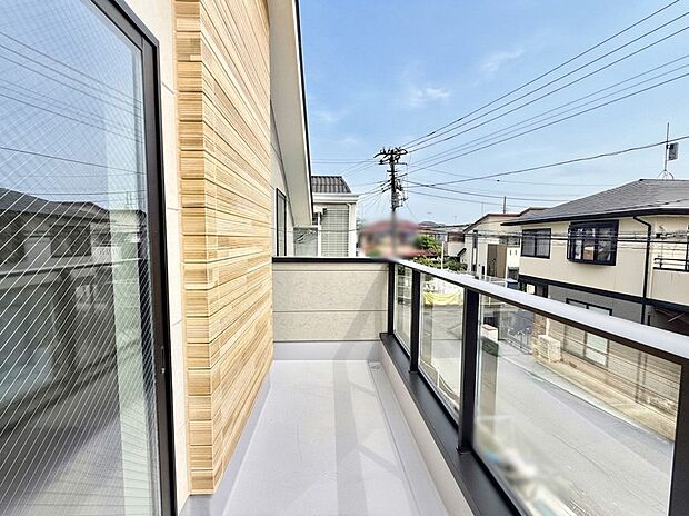 1号棟 ■ 季節の移ろいを感じられる開放的な空間です