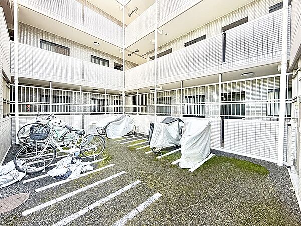 ■自転車を使うご家族にも安心の駐輪スペースを敷地内にご用意