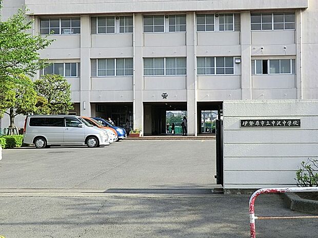 中学校 1760m 伊勢原市立中沢中学校