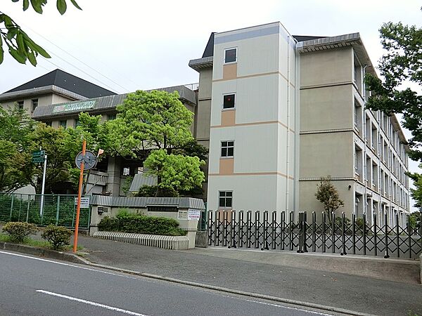 中学校 580m 厚木市立森の里中学校