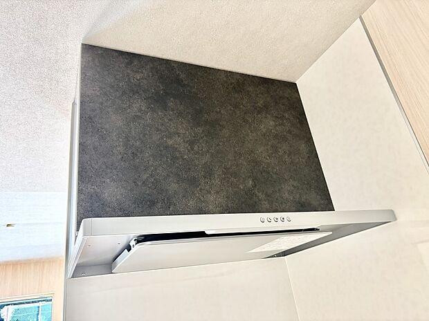 ■調理時の蒸気や匂いが換気扇に誘導され、効率的に排煙ができます。