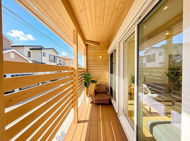 1号棟  ■天気の良い日はウッドデッキでのんびり日向ぼっこ