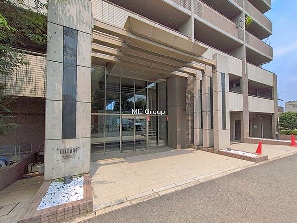 ■落ち着いた雰囲気のエントランスが住まう方を温かく迎えます