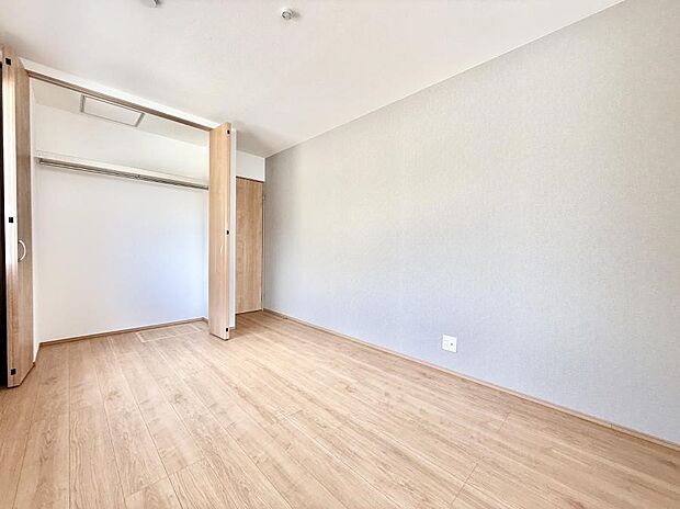 1号棟 ■落ち着いた色合いのお部屋で穏やかな時間を楽しめます