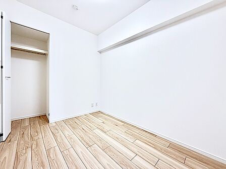 ■シンプルな空間で、収納付きベッドやデスクなど、多機能な家具を活用しやすいです