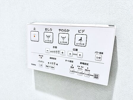 ■温水洗浄で快適、清潔感が保たれるシャワートイレ