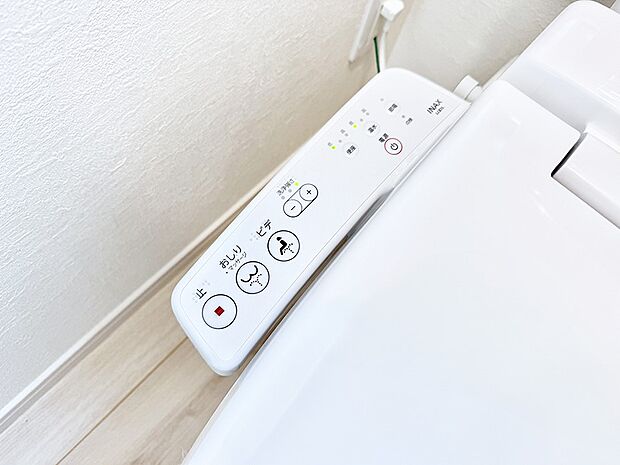 ■温水洗浄で快適、清潔感が保たれるシャワートイレ