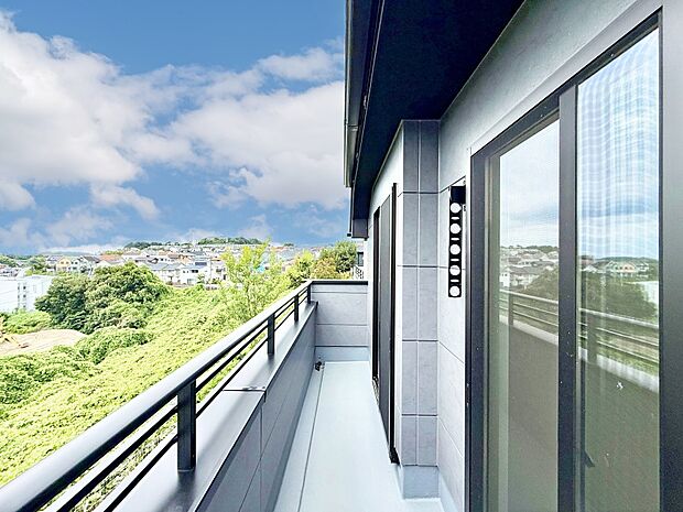 3号棟 ■ 季節の移ろいを感じられる開放的な空間です