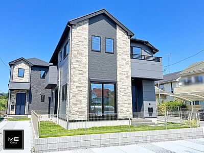 外観：2号棟  ■暮らしを彩る充実した設備仕様が備わった住まい