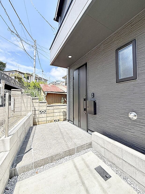 1号棟  ■ シンプルで美しく、住まいの第一印象を彩る玄関です