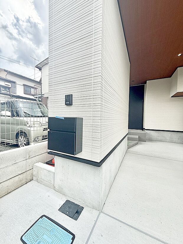 1号棟 ■ シンプルで美しく、住まいの第一印象を彩る玄関です